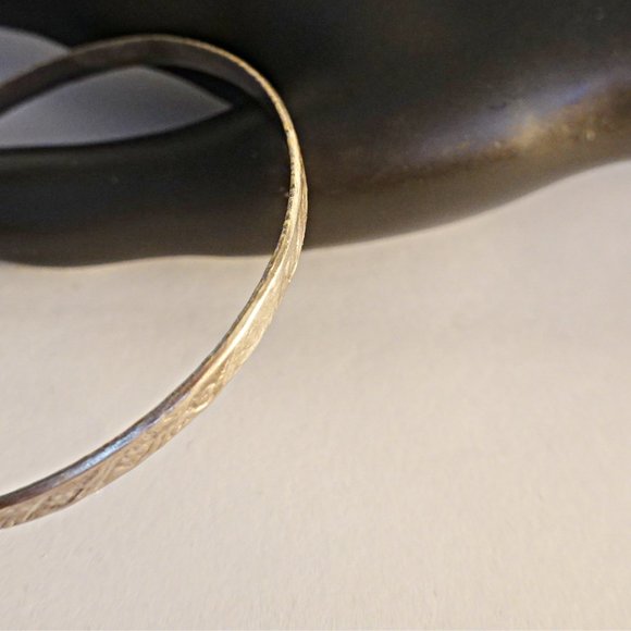 Vintage MEXICO Silver Hand Tooled Bangle Bracelet - Picture 2 of 2